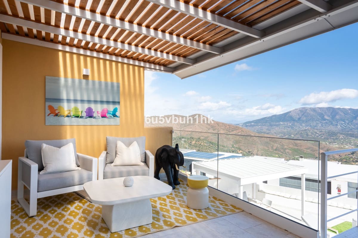 Casa de 4 habitaciones en La Mairena en venta con piscina - 850.000 € (Ref: 9824976)