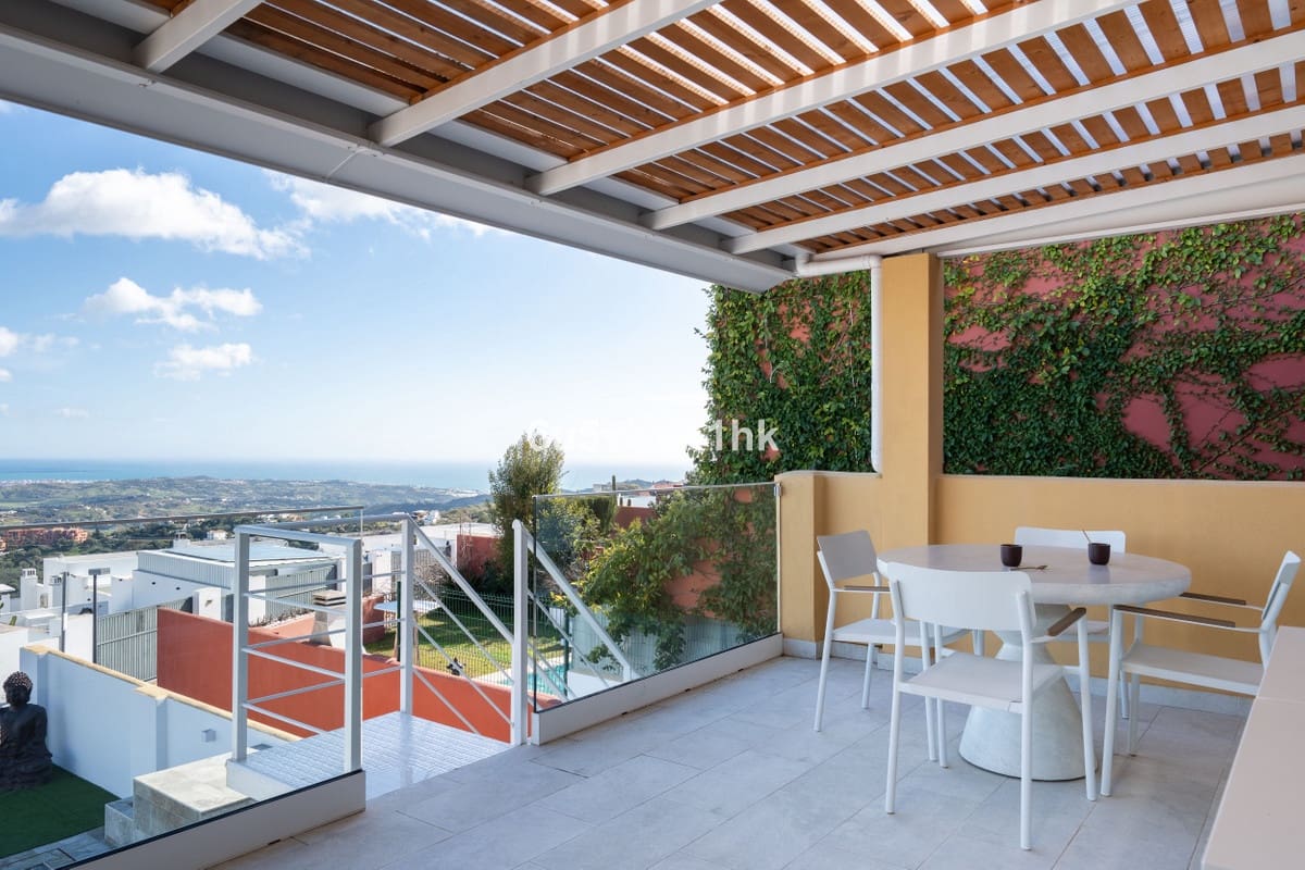 Casa de 4 habitaciones en La Mairena en venta con piscina - 850.000 € (Ref: 9824976)