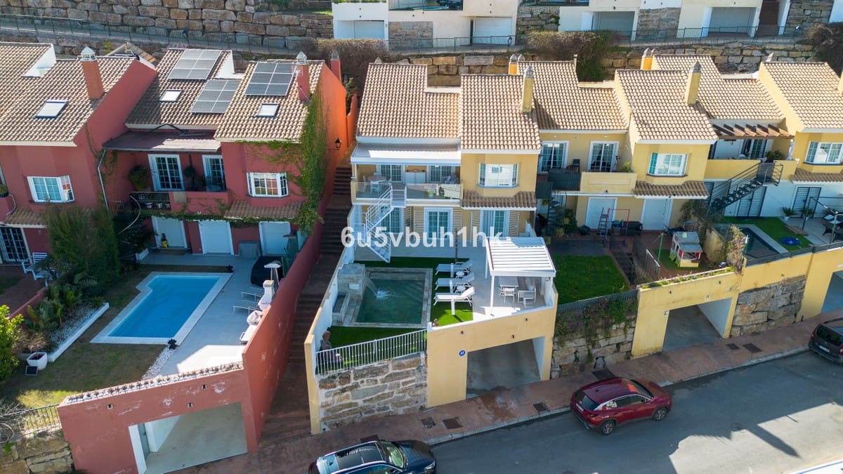 Casa de 4 habitaciones en La Mairena en venta con piscina - 850.000 € (Ref: 9824976)