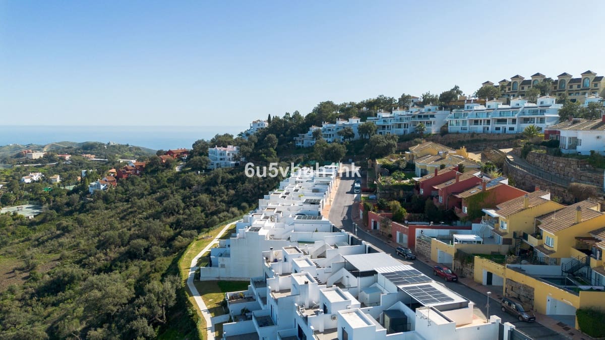 Casa de 4 habitaciones en La Mairena en venta con piscina - 850.000 € (Ref: 9824976)