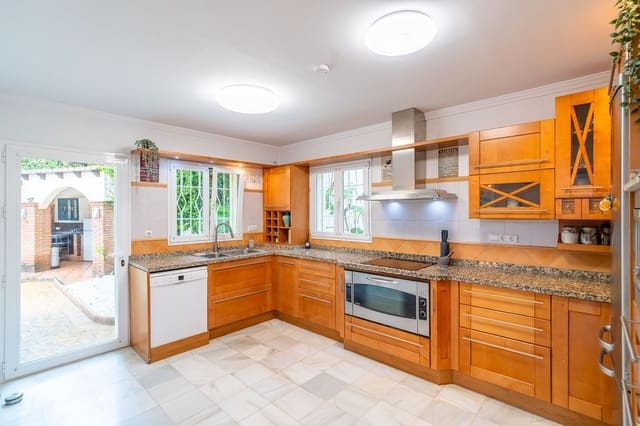 3 sypialnia Willa na sprzedaż w Mijas Golf, Mijas z basenem garażem - 990 000 € (Ref: 9824979)