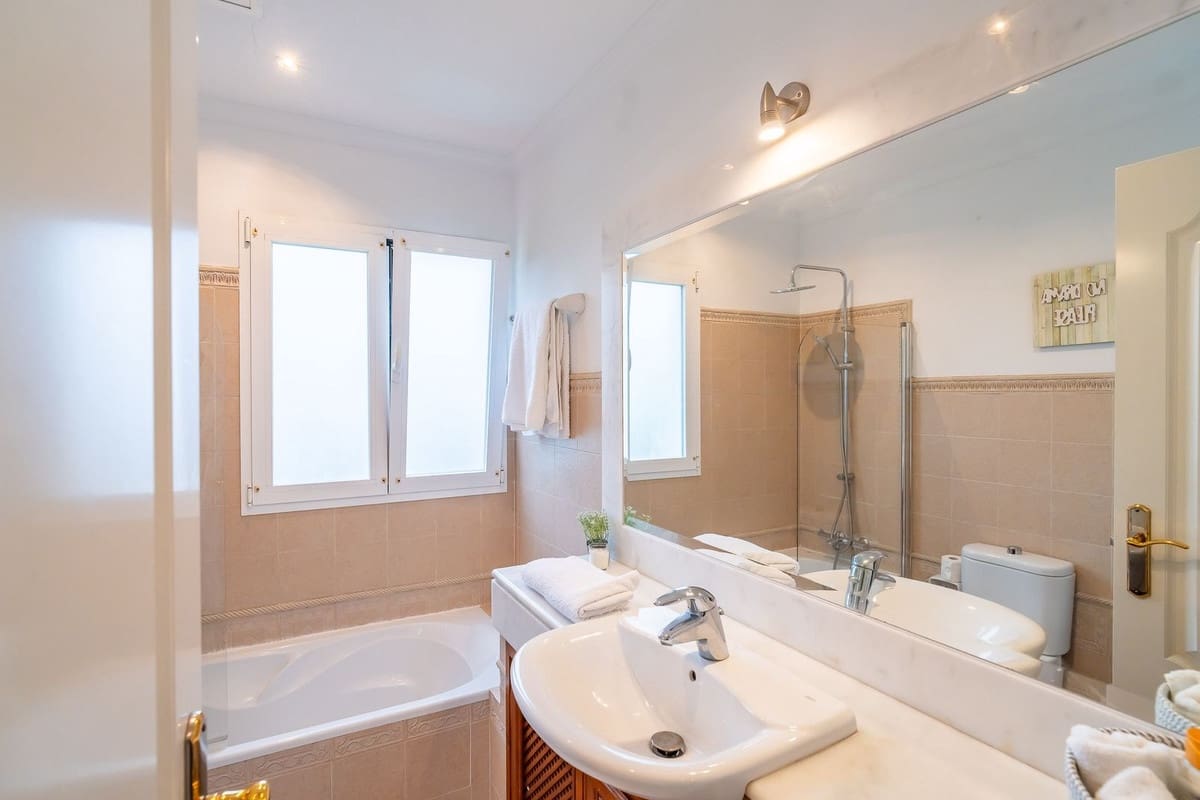 3 bedroom Villa for sale in Mijas Golf with pool garage - € 990,000 (Ref: 9824979)