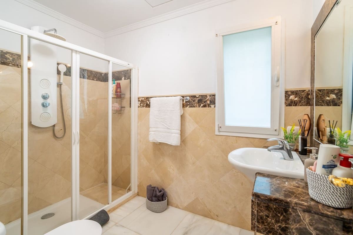3 bedroom Villa for sale in Mijas Golf with pool garage - € 990,000 (Ref: 9824979)