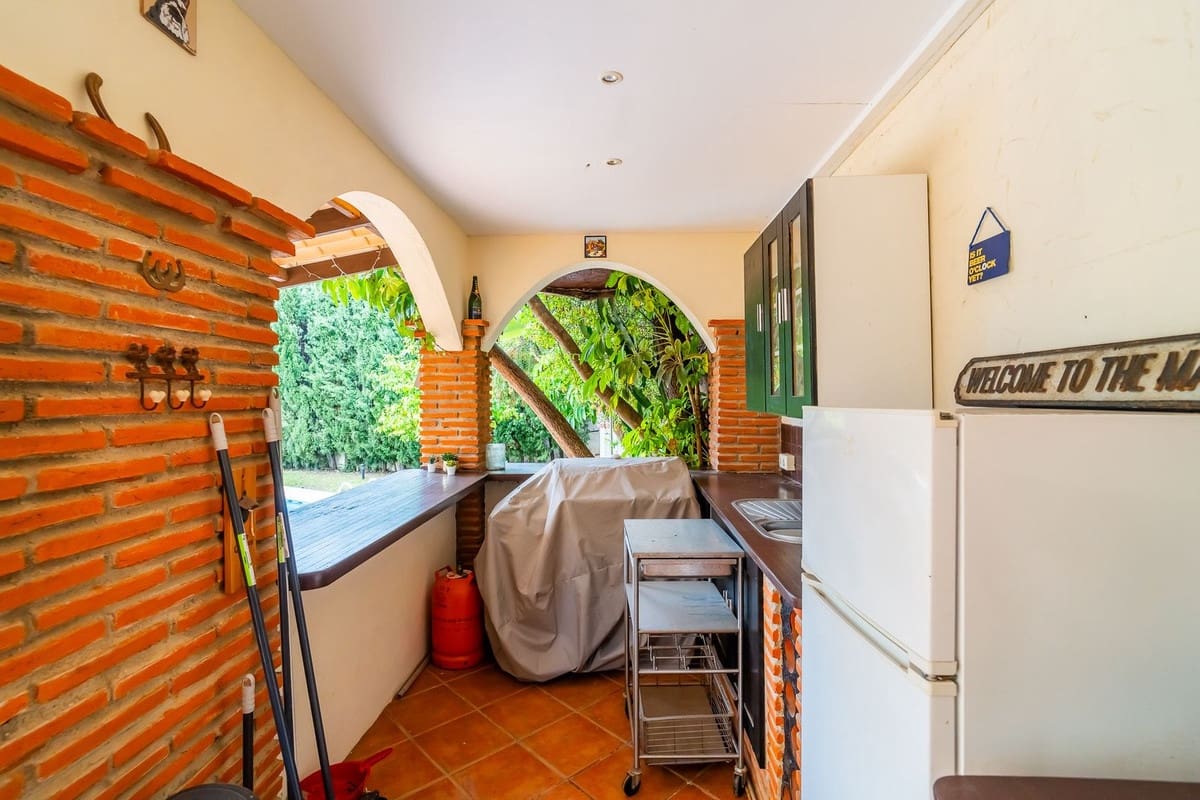3 bedroom Villa for sale in Mijas Golf with pool garage - € 990,000 (Ref: 9824979)