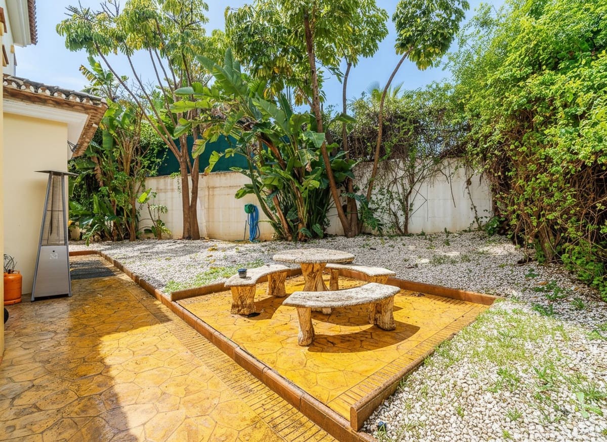 3 bedroom Villa for sale in Mijas Golf with pool garage - € 990,000 (Ref: 9824979)