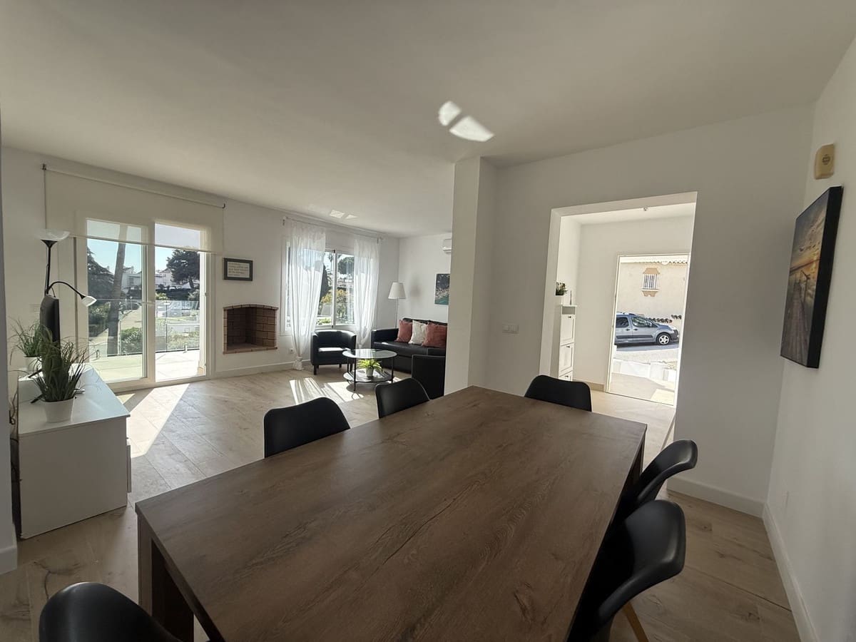 5 makuuhuone Huvila myytävänä paikassa Mijas mukana uima-altaan 
autotalli - 990 000 € (Ref: 9824980)