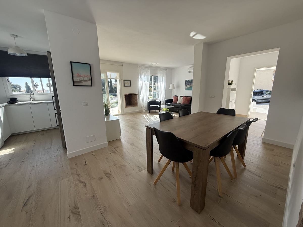 5 makuuhuone Huvila myytävänä paikassa Mijas mukana uima-altaan 
autotalli - 990 000 € (Ref: 9824980)