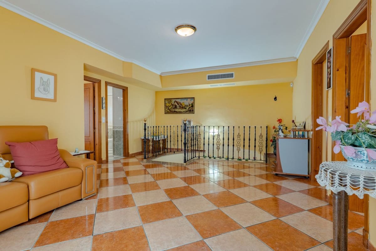 8 sypialnia Willa na sprzedaż w Alhaurin el Grande z basenem - 995 000 € (Ref: 9824983)