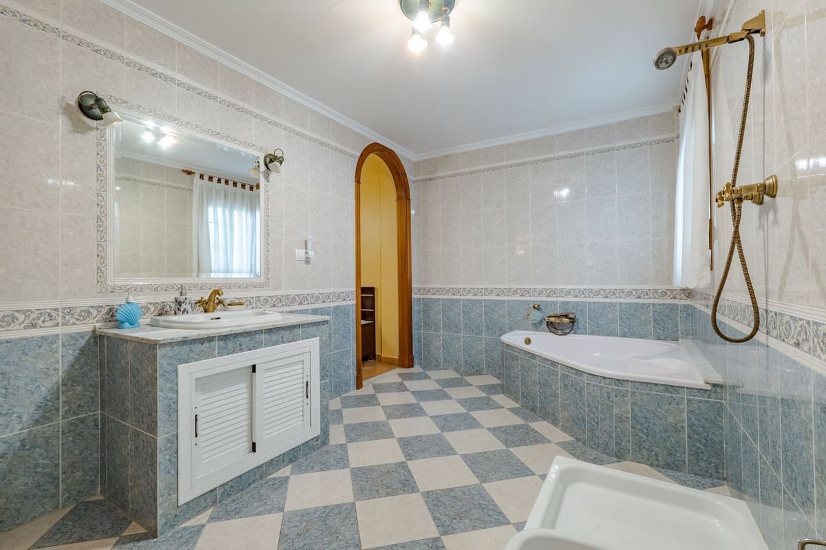 8 sypialnia Willa na sprzedaż w Alhaurin el Grande z basenem - 995 000 € (Ref: 9824983)