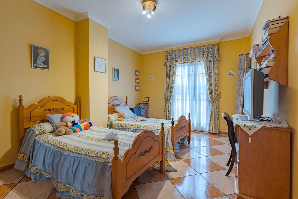 8 sypialnia Willa na sprzedaż w Alhaurin el Grande z basenem - 995 000 € (Ref: 9824983)