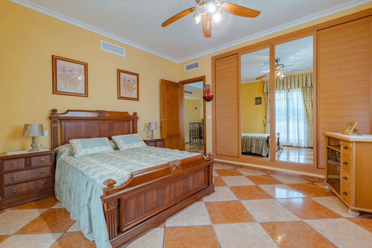 8 sypialnia Willa na sprzedaż w Alhaurin el Grande z basenem - 995 000 € (Ref: 9824983)