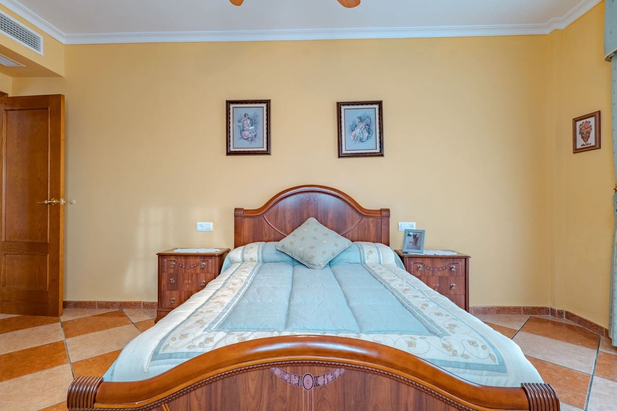 8 sypialnia Willa na sprzedaż w Alhaurin el Grande z basenem - 995 000 € (Ref: 9824983)
