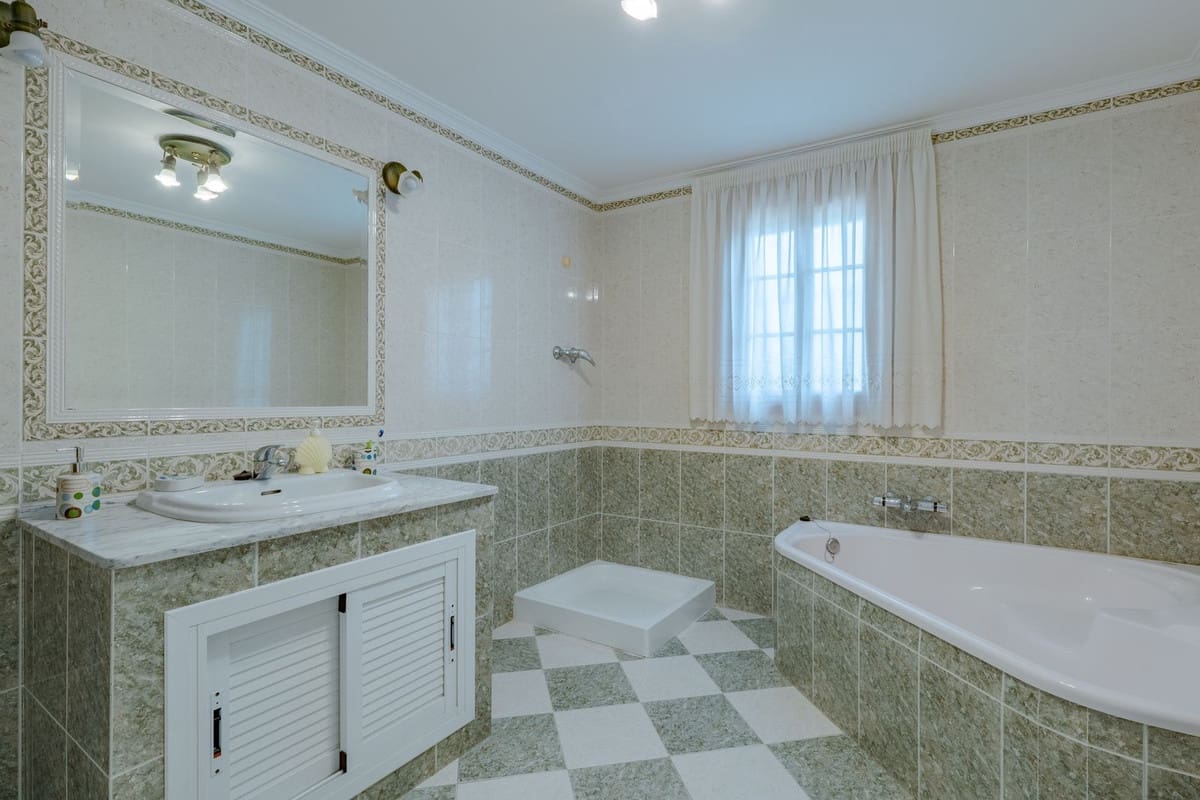 8 sypialnia Willa na sprzedaż w Alhaurin el Grande z basenem - 995 000 € (Ref: 9824983)