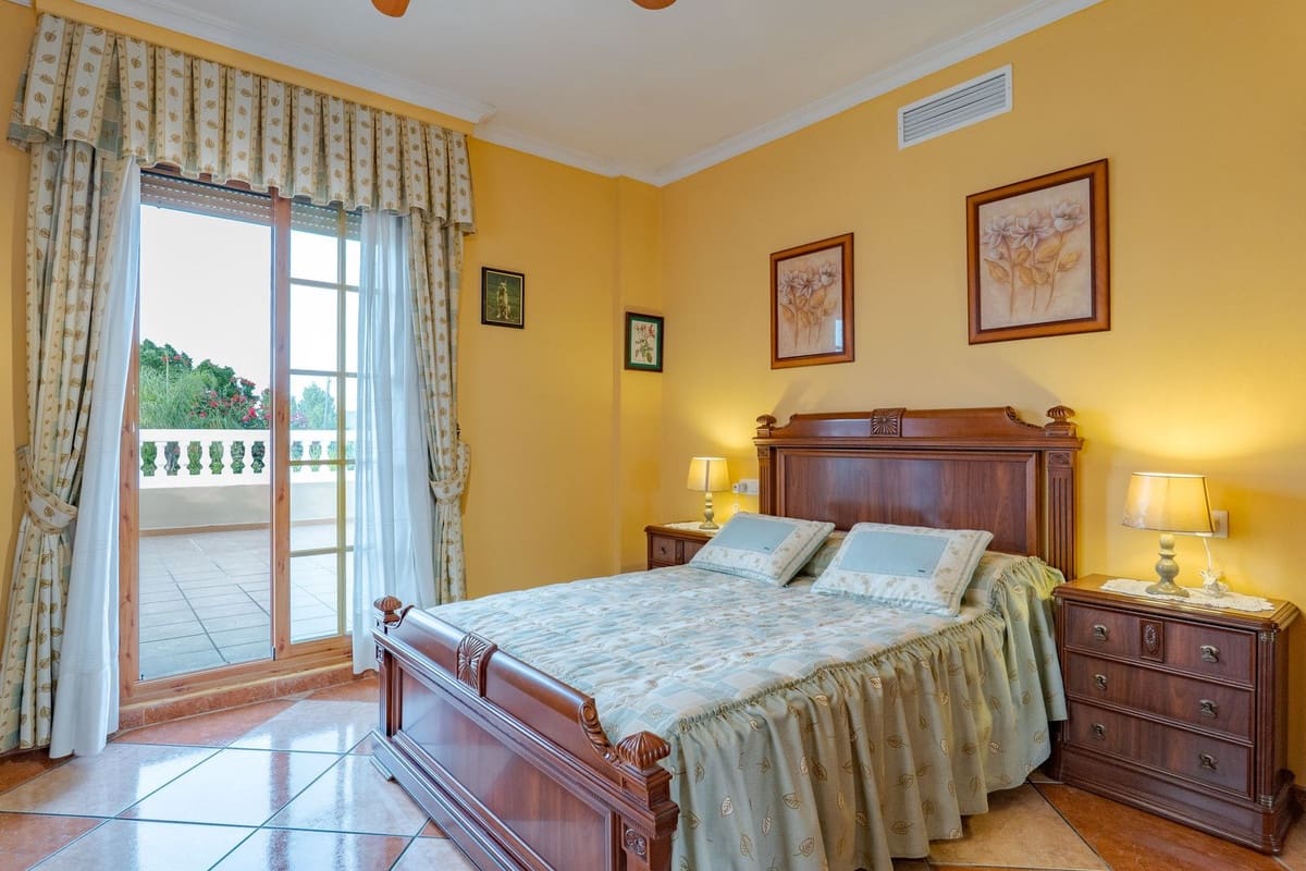 8 sypialnia Willa na sprzedaż w Alhaurin el Grande z basenem - 995 000 € (Ref: 9824983)
