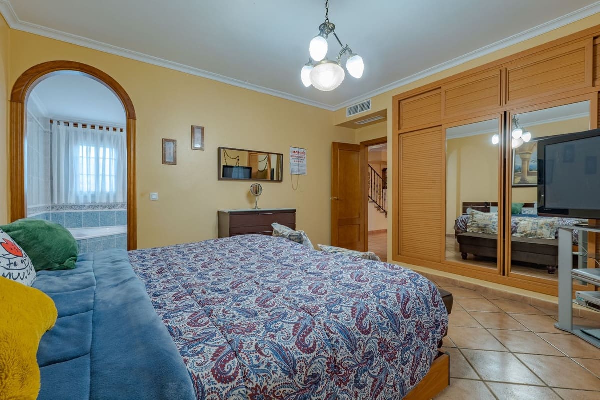 8 sypialnia Willa na sprzedaż w Alhaurin el Grande z basenem - 995 000 € (Ref: 9824983)