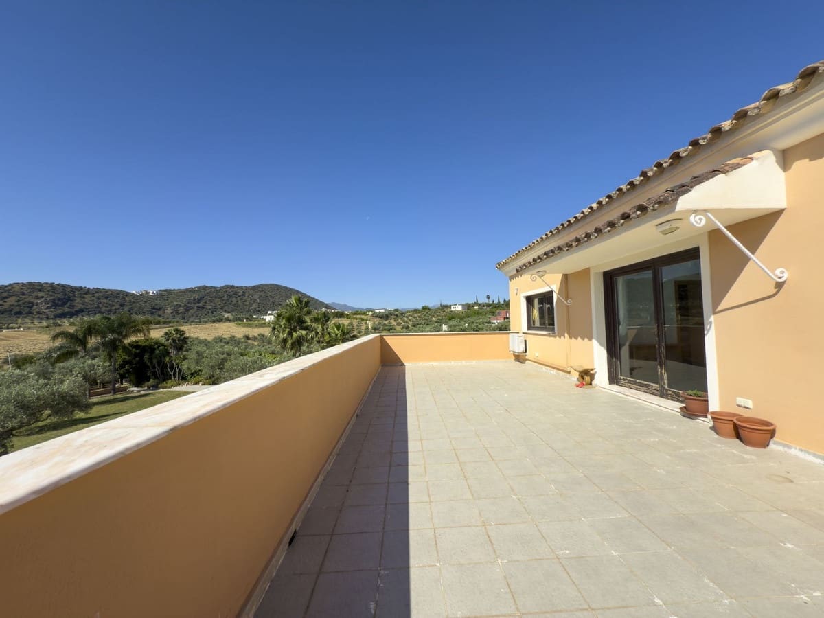 4 bedroom Villa for sale in Alhaurin el Grande with pool garage - € 999,999 (Ref: 9824985)