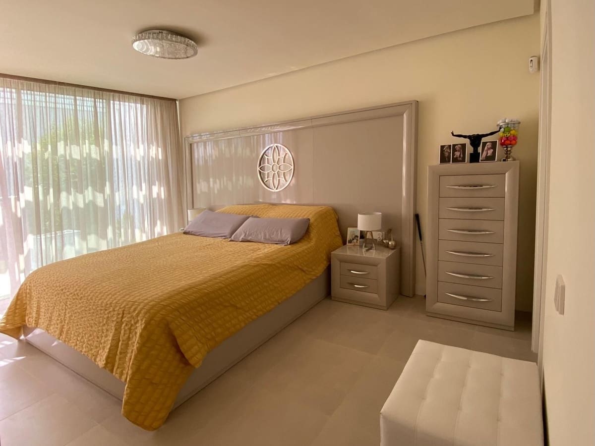3 bedroom Townhouse for sale in Sotogrande with pool garage - € 845,000 (Ref: 9824987)
