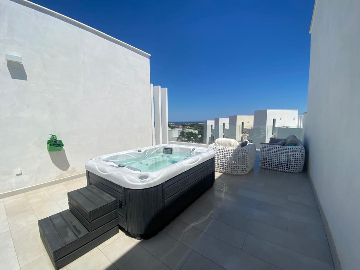 3 bedroom Townhouse for sale in Sotogrande with pool garage - € 845,000 (Ref: 9824987)