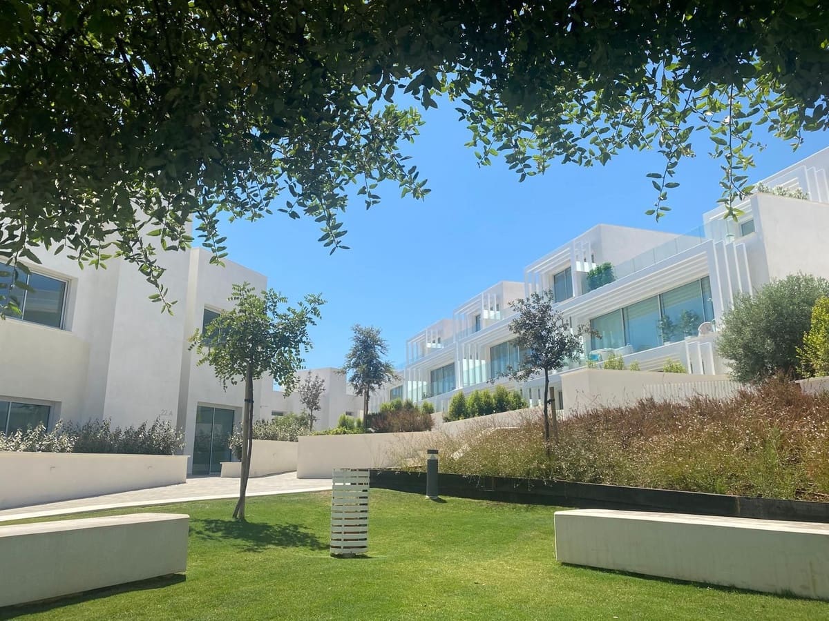 3 bedroom Townhouse for sale in Sotogrande with pool garage - € 845,000 (Ref: 9824987)