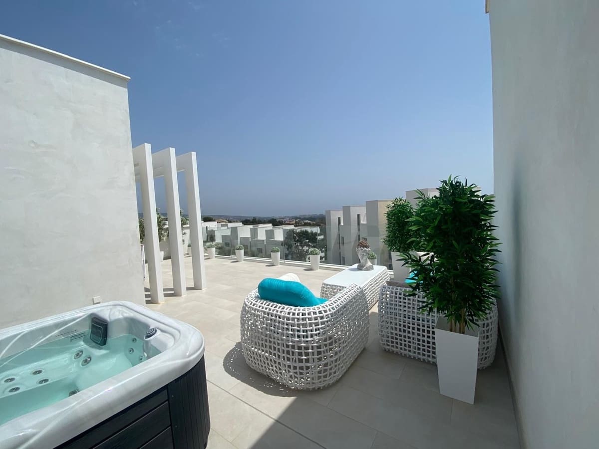 3 bedroom Townhouse for sale in Sotogrande with pool garage - € 845,000 (Ref: 9824987)