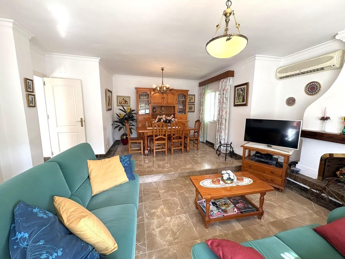 4 Zimmer Villa zu verkaufen in Alhaurin de la Torre mit Garage - 799.000 € (Ref: 9824989)