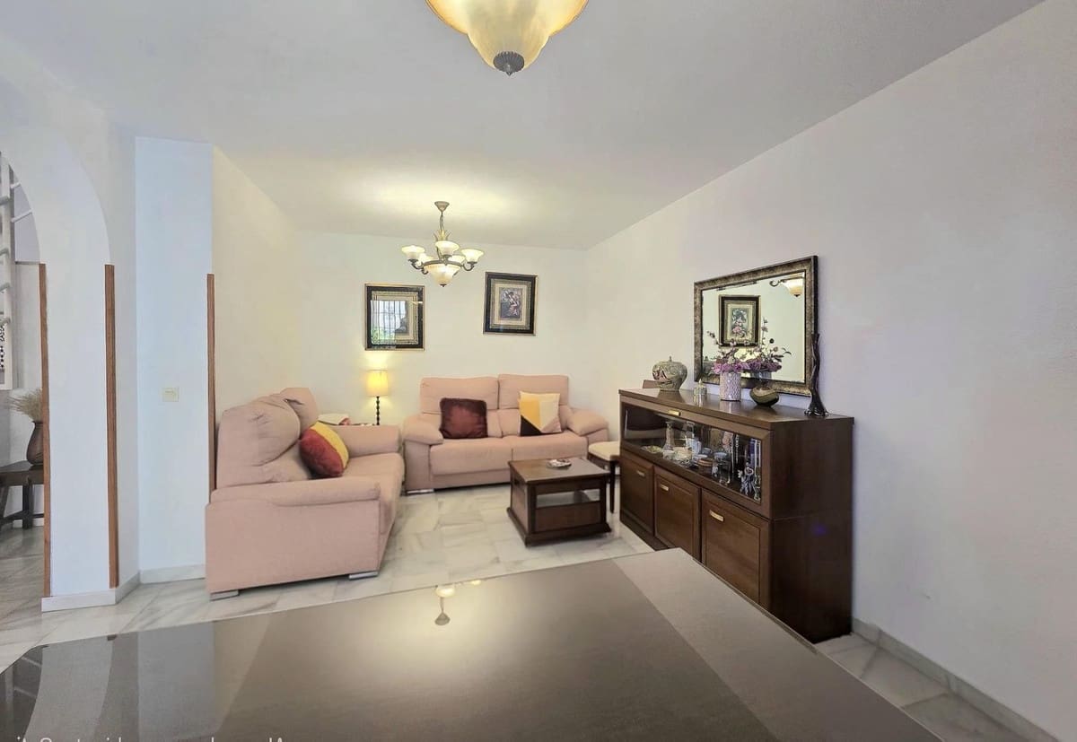 Pareado de 4 habitaciones en Torremolinos en venta con piscina - 550.000 € (Ref: 9824990)