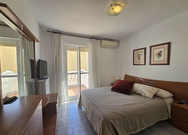 Pareado de 4 habitaciones en Torremolinos en venta con piscina - 550.000 € (Ref: 9824990)