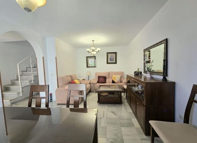 Pareado de 4 habitaciones en Torremolinos en venta con piscina - 550.000 € (Ref: 9824990)