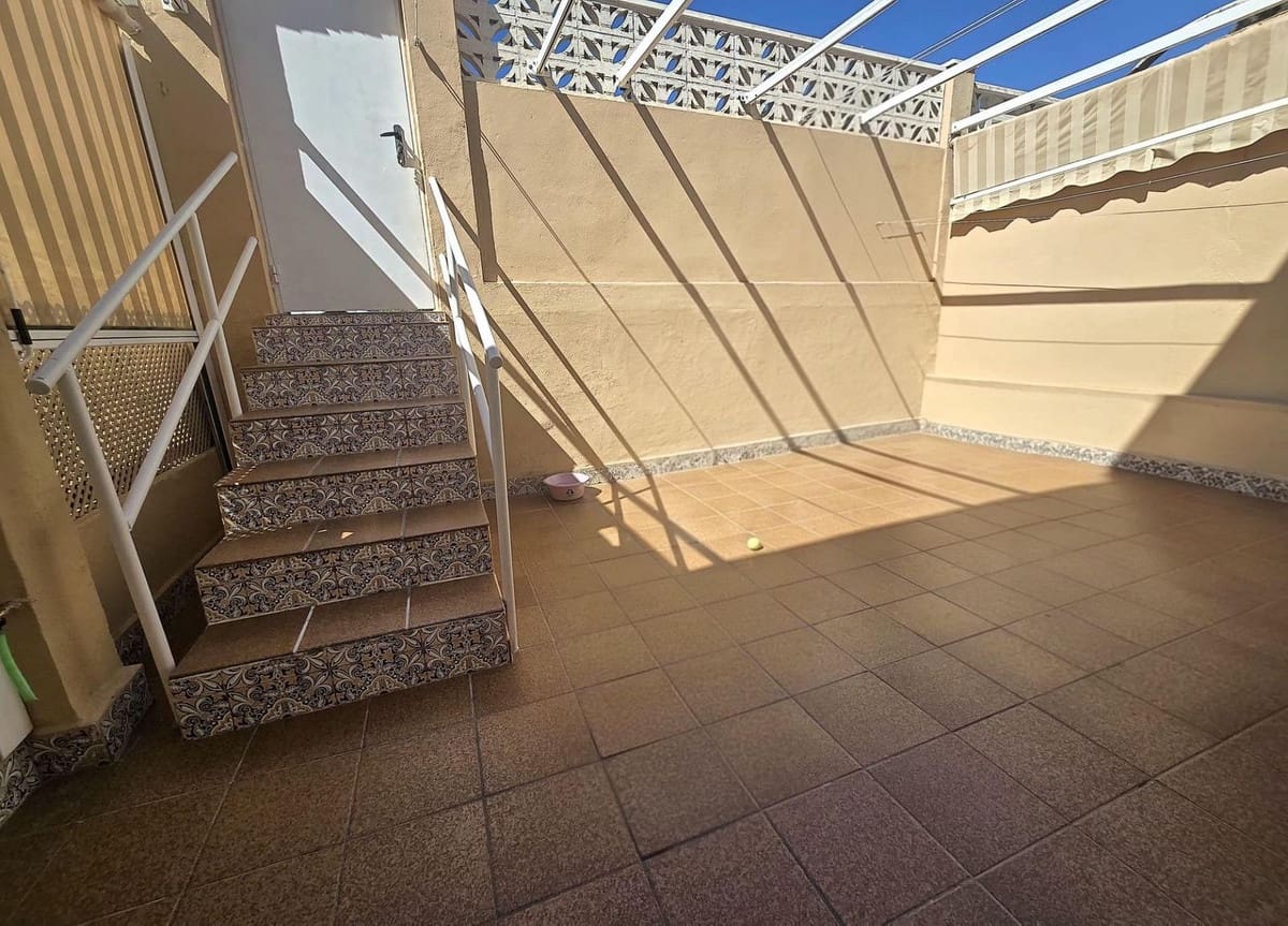 Pareado de 4 habitaciones en Torremolinos en venta con piscina - 550.000 € (Ref: 9824990)