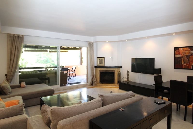 4 chambre Villa/Maison Semi-Mitoyenne à vendre à Golden Mile avec piscine - 1 600 000 € (Ref: 9824992)
