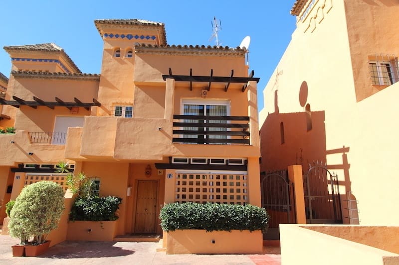 4 chambre Villa/Maison Semi-Mitoyenne à vendre à Golden Mile avec piscine - 1 600 000 € (Ref: 9824992)