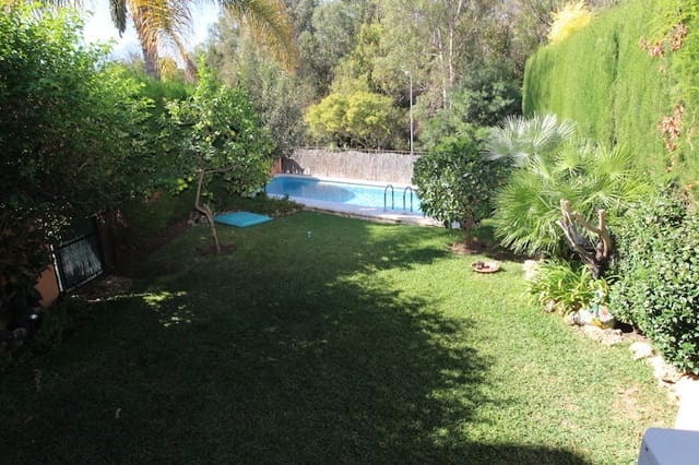 4 soveværelse Semi-Rækkehus til salg i Golden Mile, Marbella med swimmingpool - € 1.600.000 (Ref: 9824992)