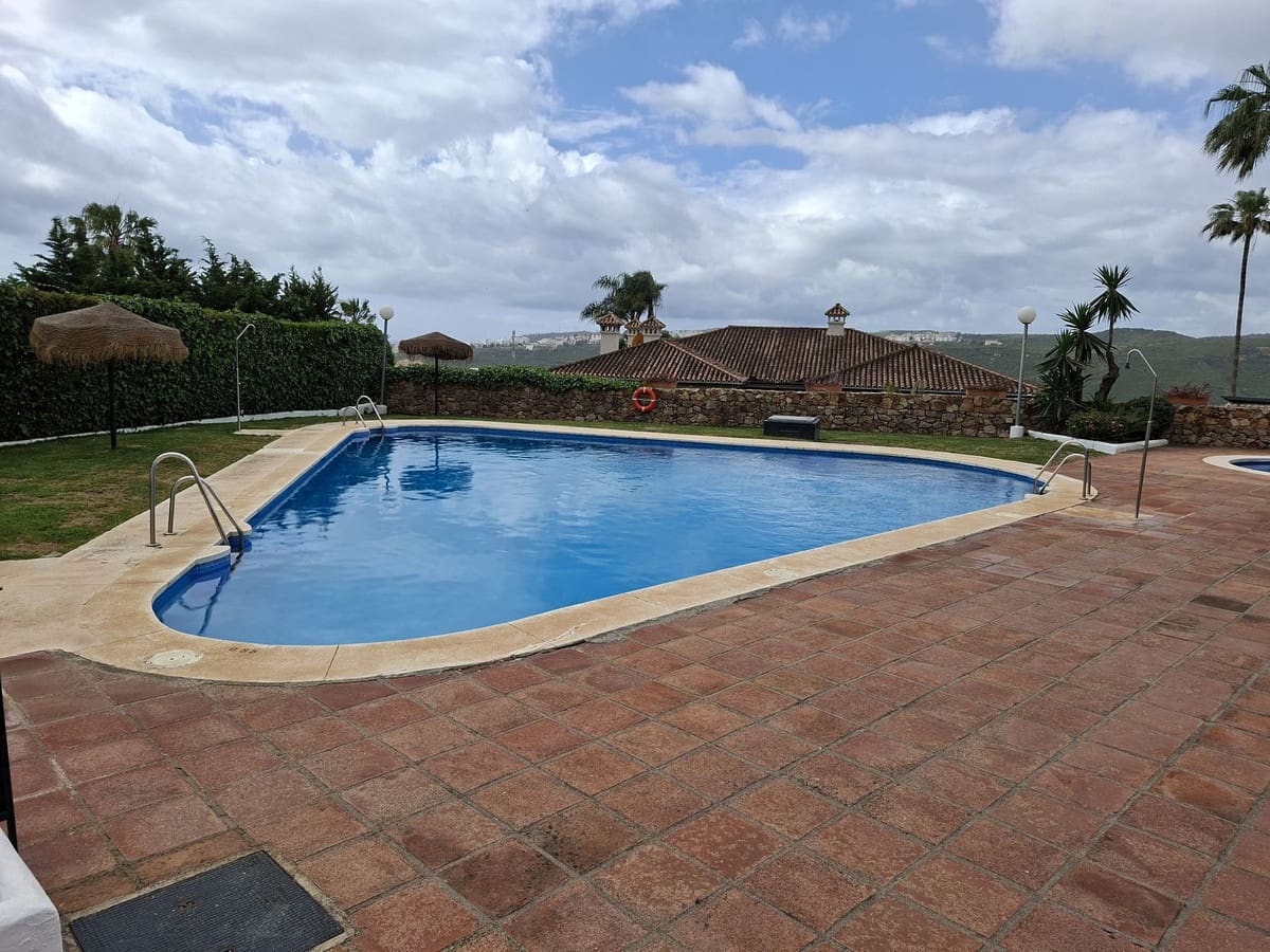 3 Zimmer Haus zu verkaufen in La Duquesa / Puerto de la Duquesa mit Pool - 440.000 € (Ref: 9824993)