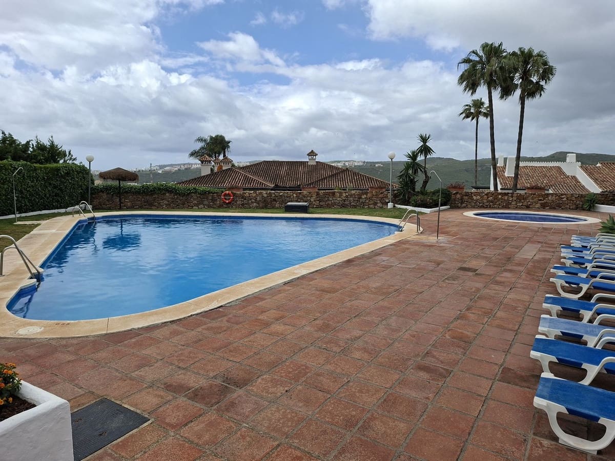 3 Zimmer Haus zu verkaufen in La Duquesa / Puerto de la Duquesa mit Pool - 440.000 € (Ref: 9824993)