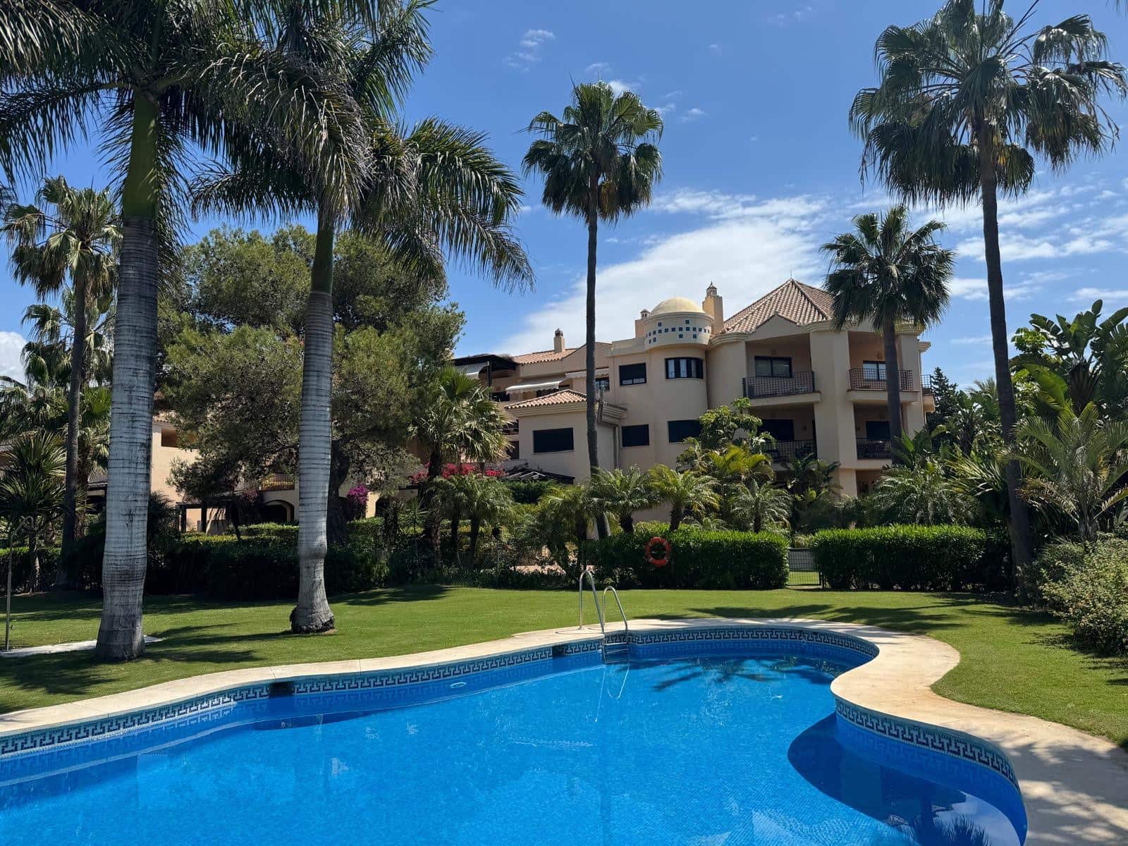 2 chambre Appartement à vendre à Puerto Banus avec piscine - 760 000 € (Ref: 9826672)
