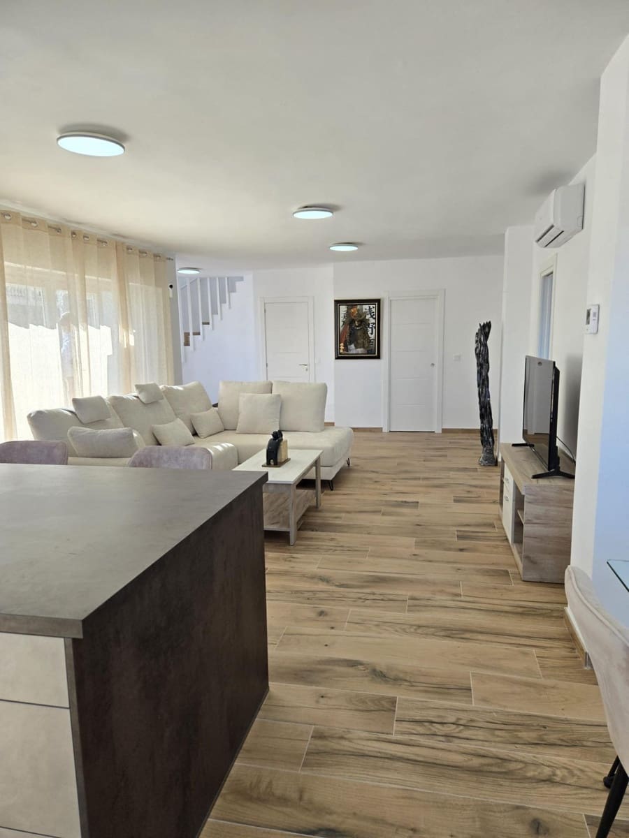 5 bedroom Villa for sale in El Faro with pool - € 945,000 (Ref: 9826673)