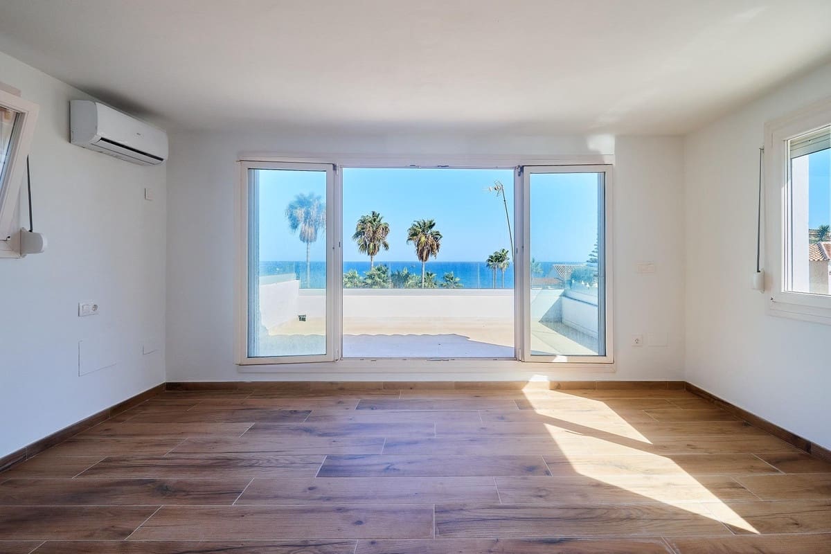 5 bedroom Villa for sale in El Faro with pool - € 945,000 (Ref: 9826673)