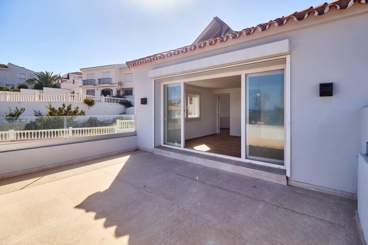 5 bedroom Villa for sale in El Faro with pool - € 945,000 (Ref: 9826673)