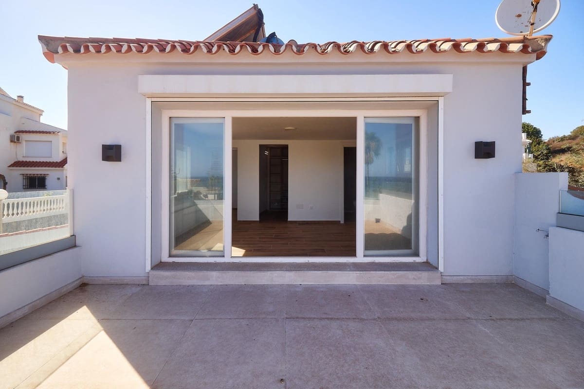5 bedroom Villa for sale in El Faro with pool - € 945,000 (Ref: 9826673)