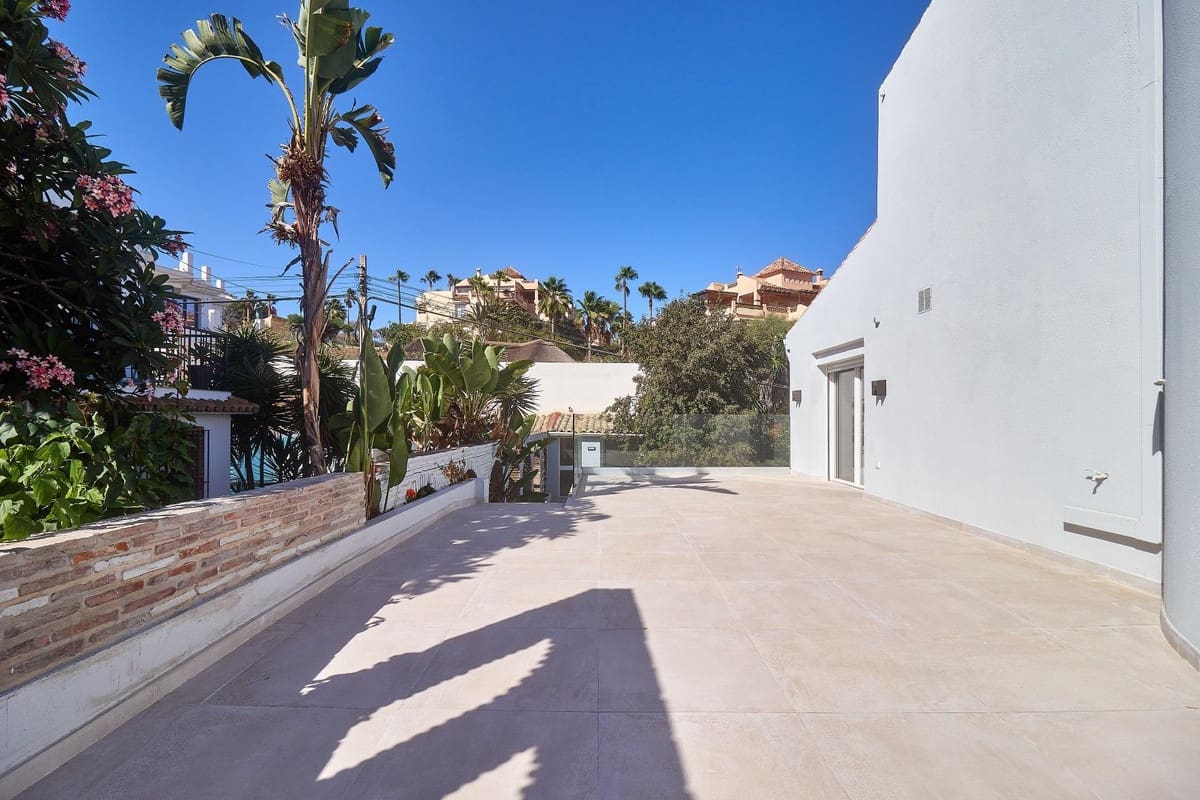 5 bedroom Villa for sale in El Faro with pool - € 945,000 (Ref: 9826673)