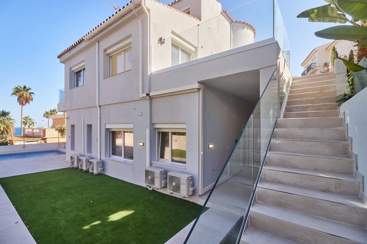 5 bedroom Villa for sale in El Faro with pool - € 945,000 (Ref: 9826673)