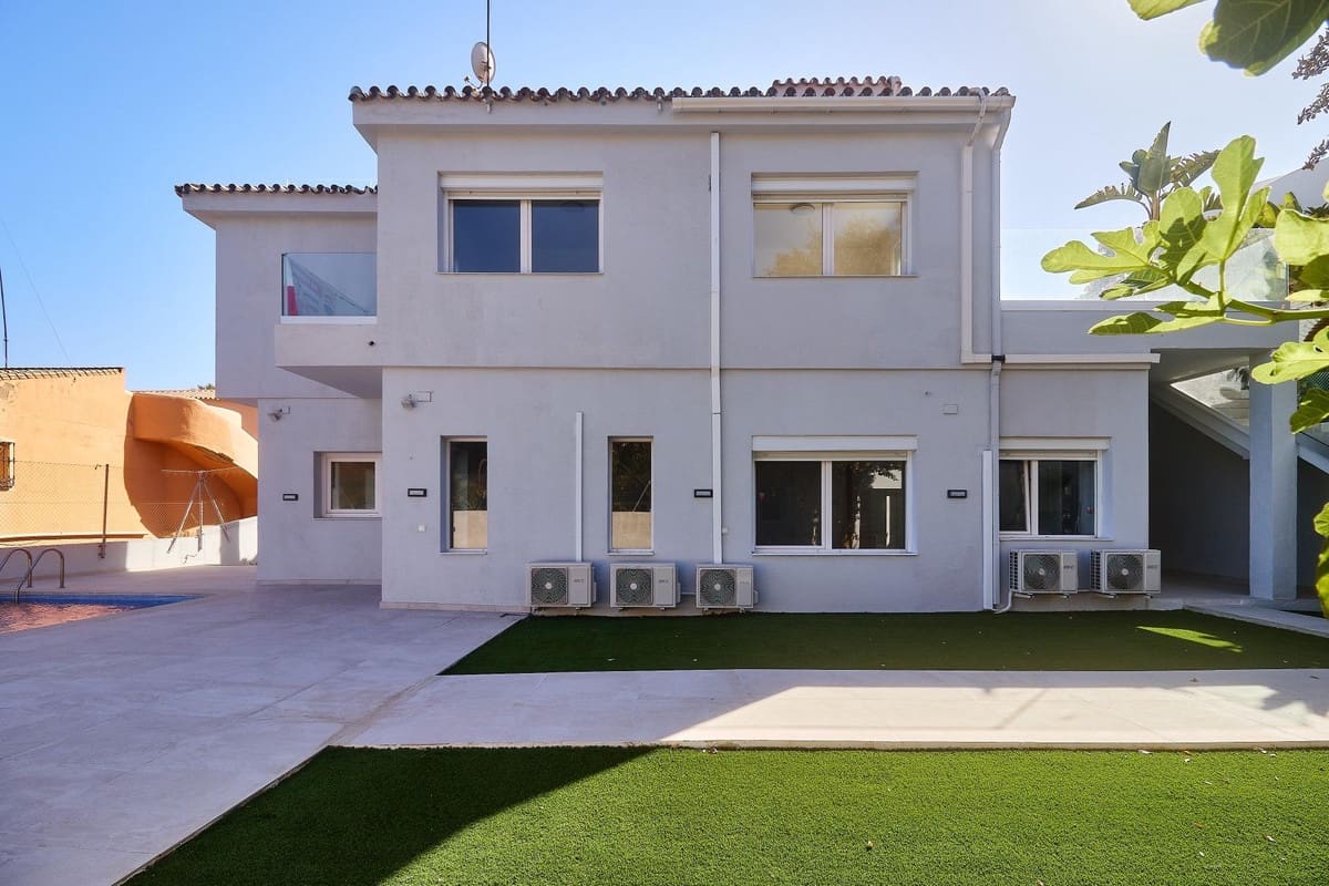 5 bedroom Villa for sale in El Faro with pool - € 945,000 (Ref: 9826673)