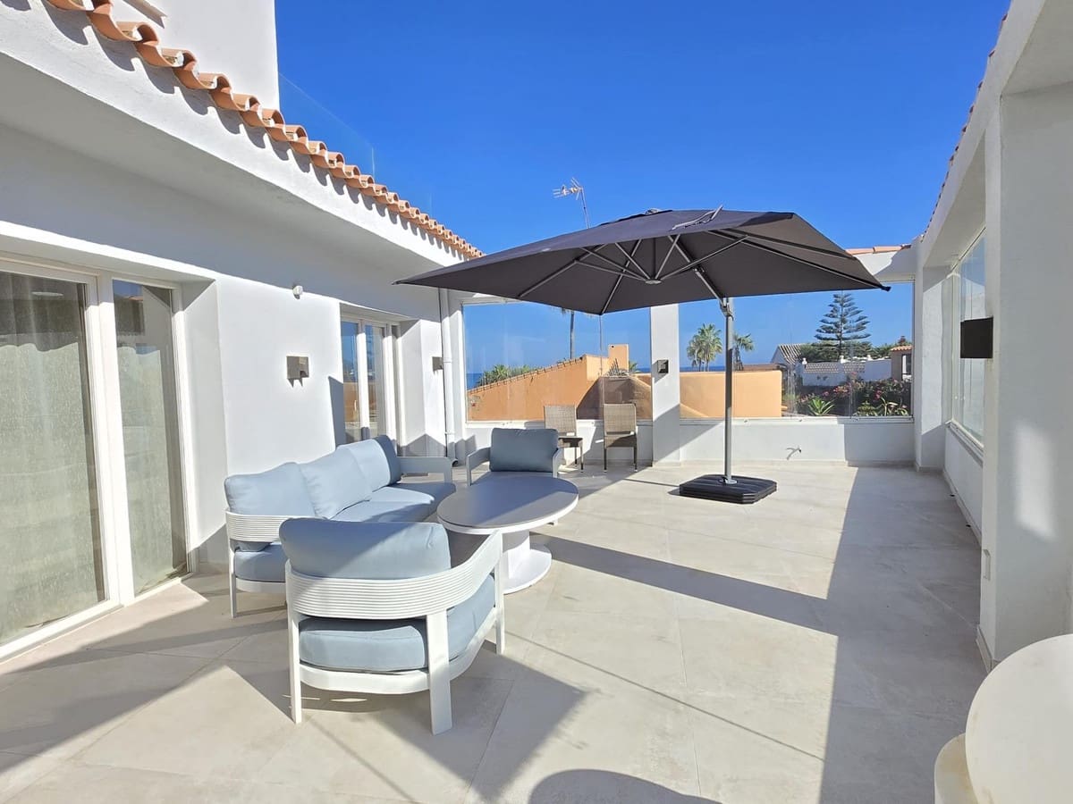 5 bedroom Villa for sale in El Faro with pool - € 945,000 (Ref: 9826673)