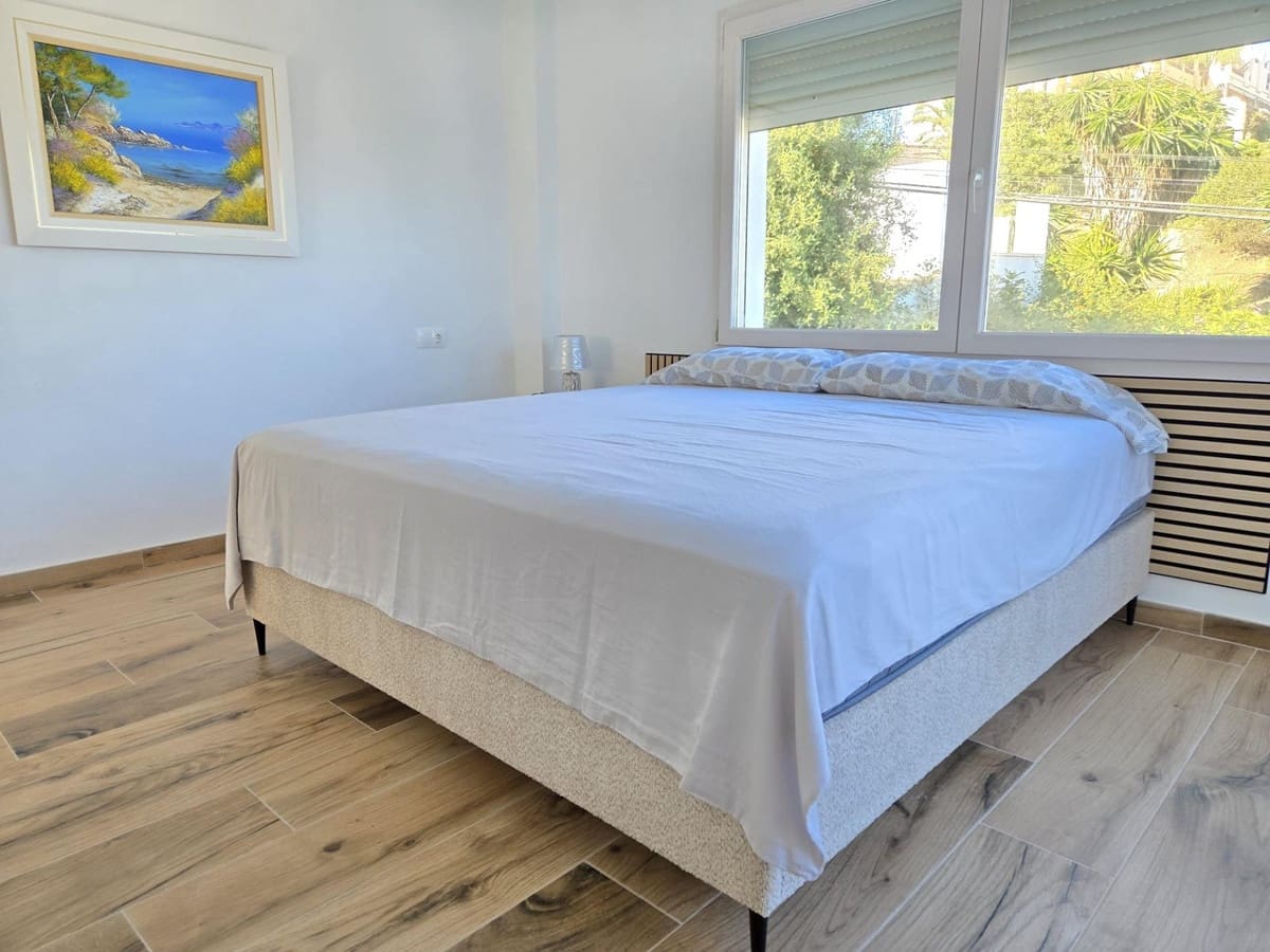 5 bedroom Villa for sale in El Faro with pool - € 945,000 (Ref: 9826673)
