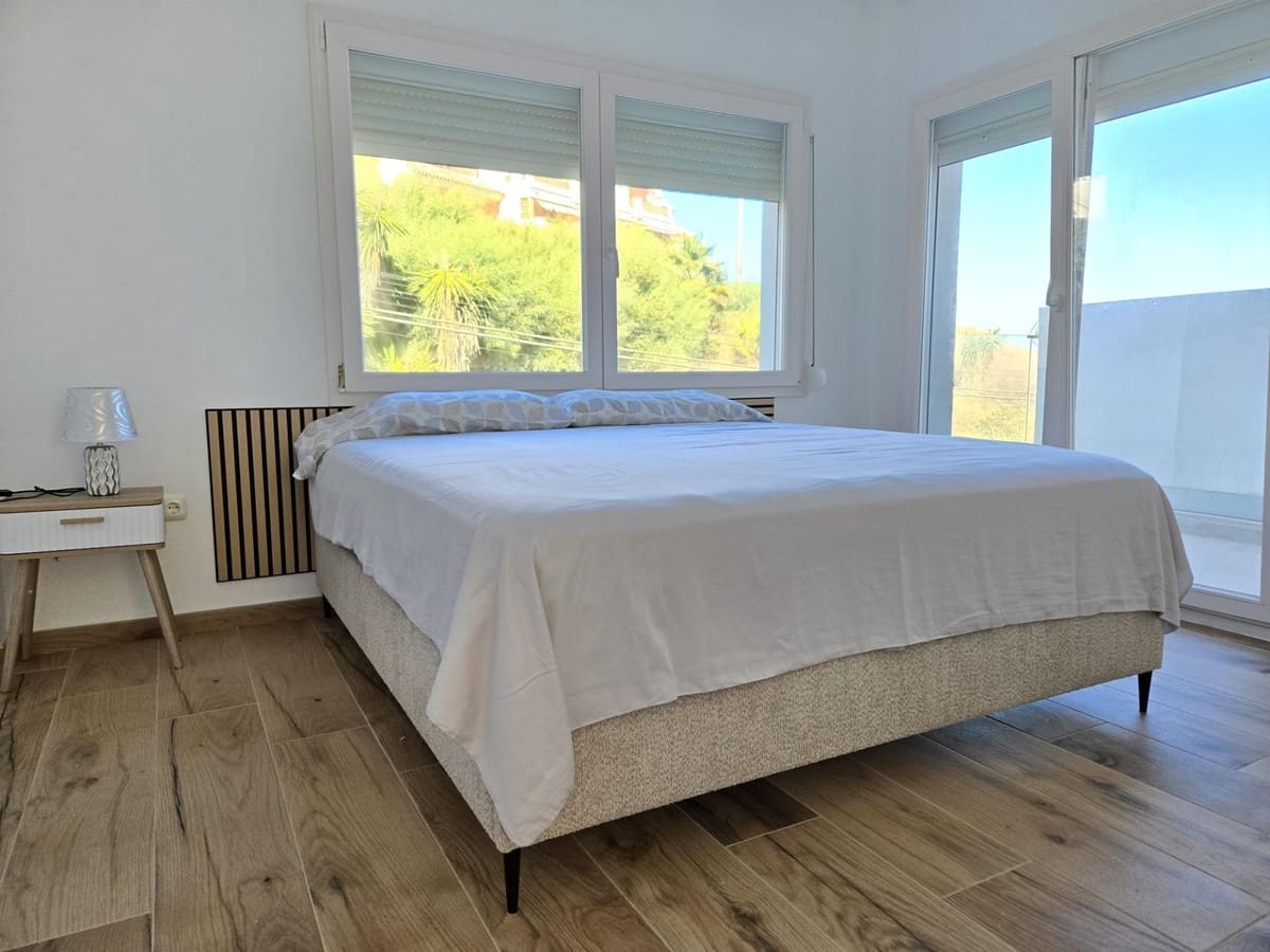 5 bedroom Villa for sale in El Faro with pool - € 945,000 (Ref: 9826673)