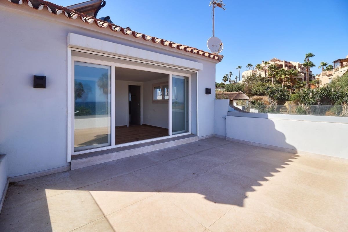 5 bedroom Villa for sale in El Faro with pool - € 945,000 (Ref: 9826673)