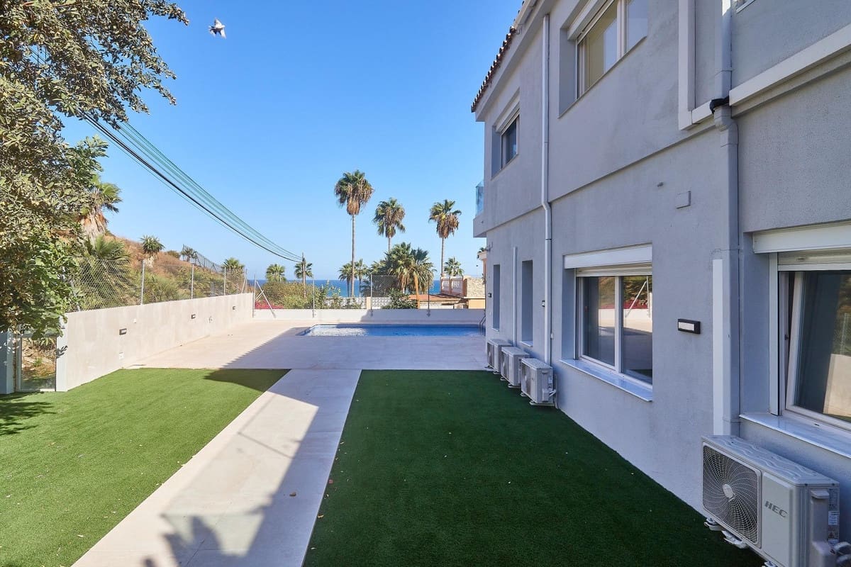 5 bedroom Villa for sale in El Faro with pool - € 945,000 (Ref: 9826673)