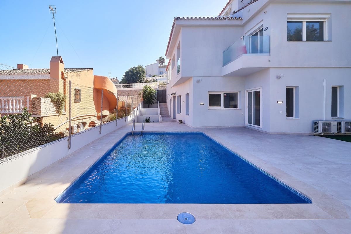 5 bedroom Villa for sale in El Faro with pool - € 945,000 (Ref: 9826673)