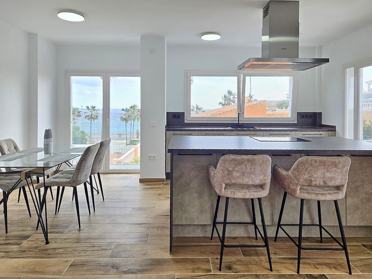 5 bedroom Villa for sale in El Faro with pool - € 945,000 (Ref: 9826673)