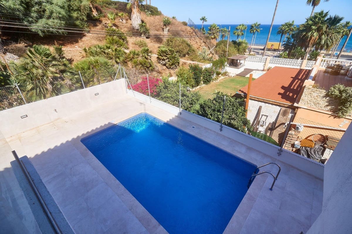 5 bedroom Villa for sale in El Faro with pool - € 945,000 (Ref: 9826673)